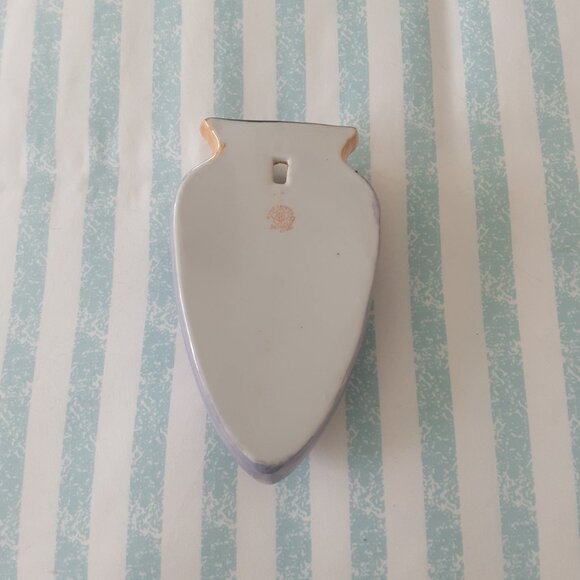 Vintage 8" Cone Shaped Lusterware Wall Pocket. Bird. Made in Japan - Picture 6 of 6